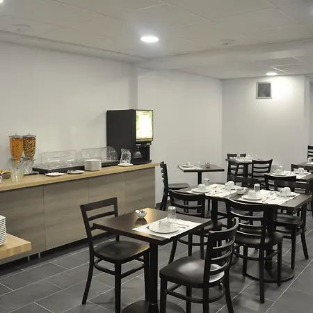 Foch Gare فندق 3*