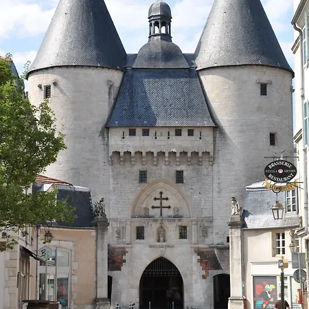 Foch Gare Hotel