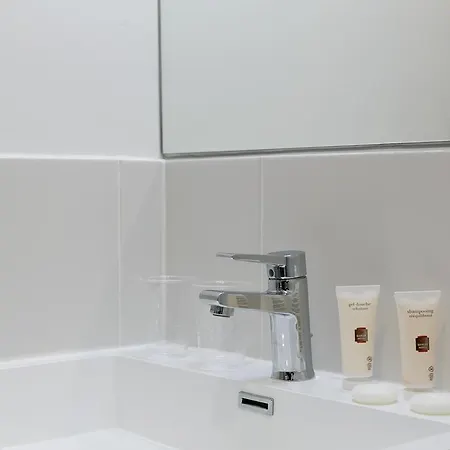 Foch Gare فندق 3*